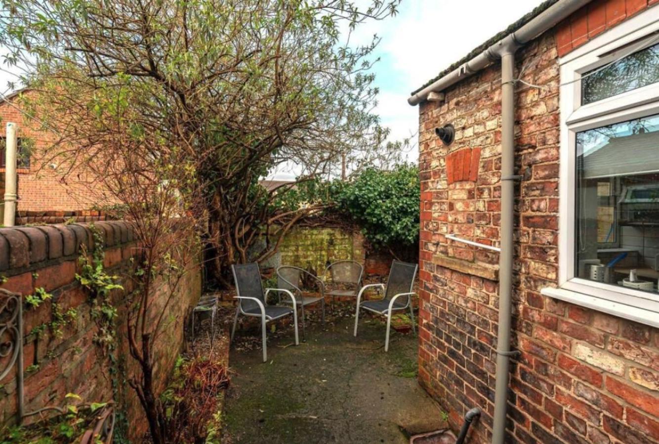 Entire 2-Bedroom House With Garden York Exterior photo